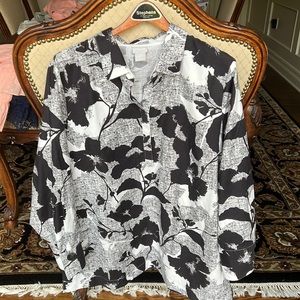 EUC Chicos No Iron Popover black print tunic. Size 2P (12/14)